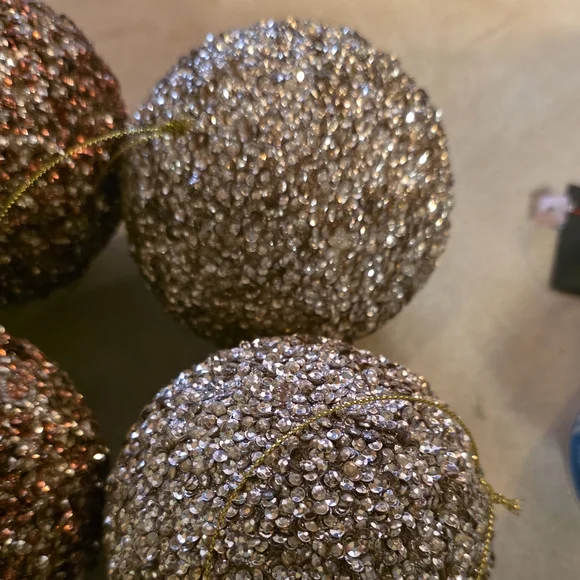 Set of Glittery Filler Balls - Picture 4 of 6